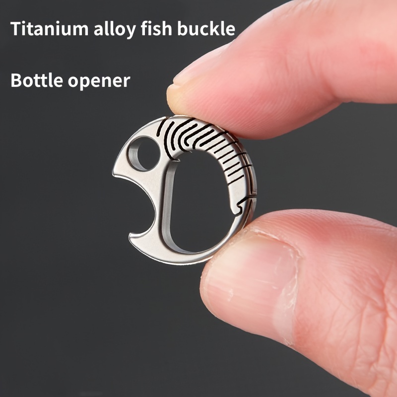 

Mini boucle poisson rouge en alliage de titane, ouvre-bouteille, porte-clés portable, outil EDC, connecteur de sac à dos