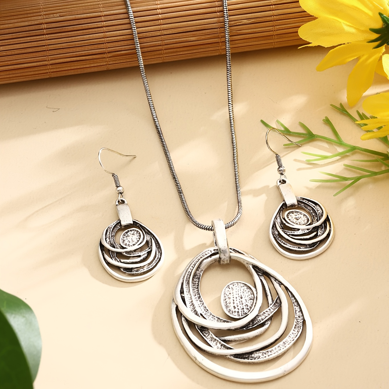 

Elegant Zinc Alloy Geometric Jewelry Set For Women - Includes Necklace And Earrings, Retro & , , Parties, And Holiday Gifts, Casual,