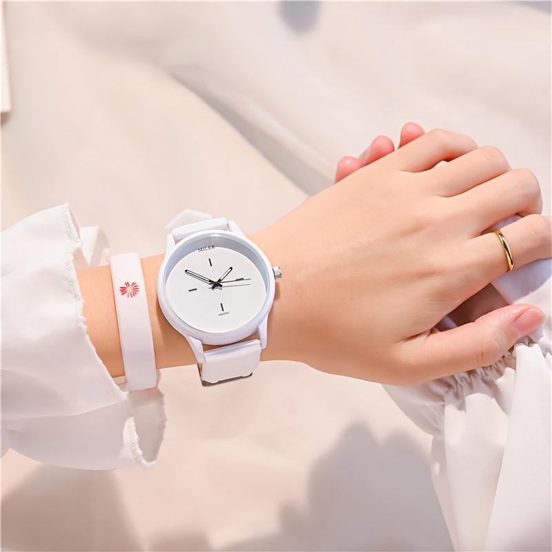 

Fashionable Large Dial Black And White Couple Watch, Casual Silicone Wristwatch For Men And Women