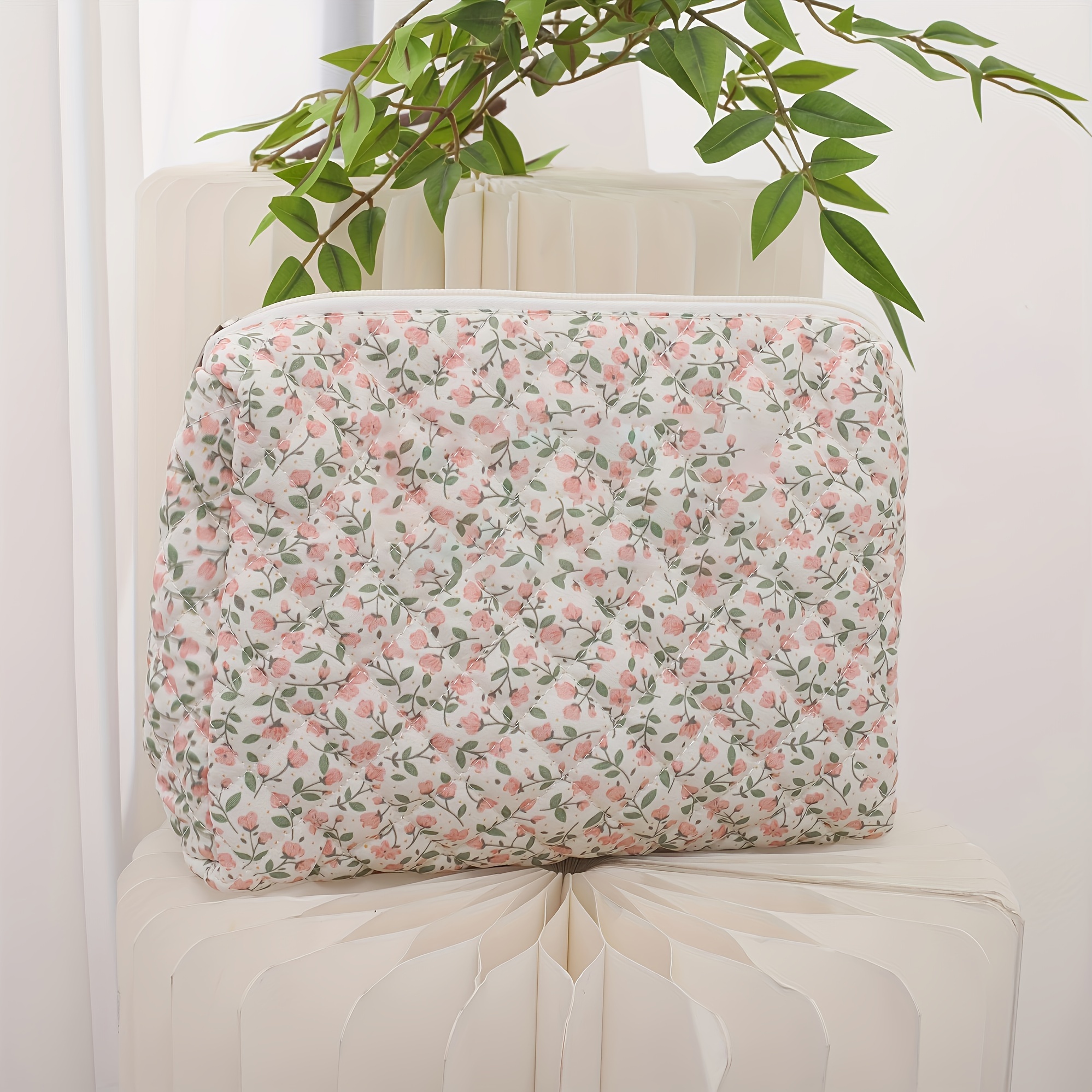 TEMU 1pc Quilted Make Up Bag Floral Makeup Bag Handmade Aesthetic Cosmetic Bag Flower Cosmetic Pouch Quilted Cottontravel Pouch Bridesmaid Gift