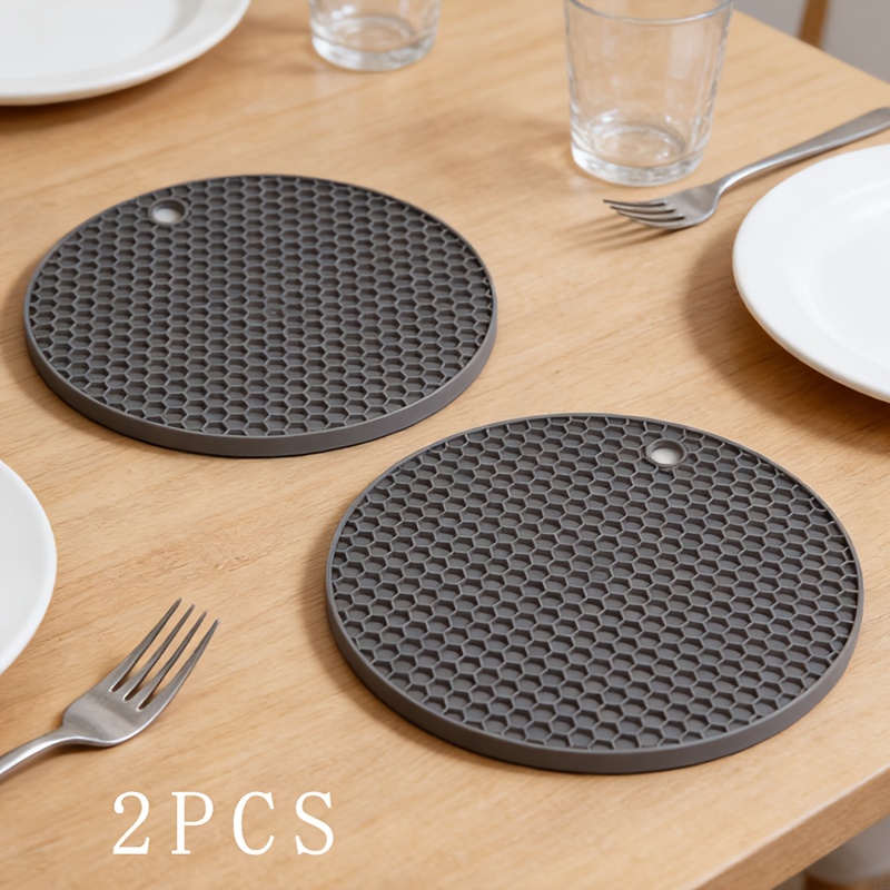 2pcs Large-sized Grey Honeycomb Heat-resistant Placemats. Placemats Can Protect Table Surfaces From Heat Damage And Are Suitable For Use In