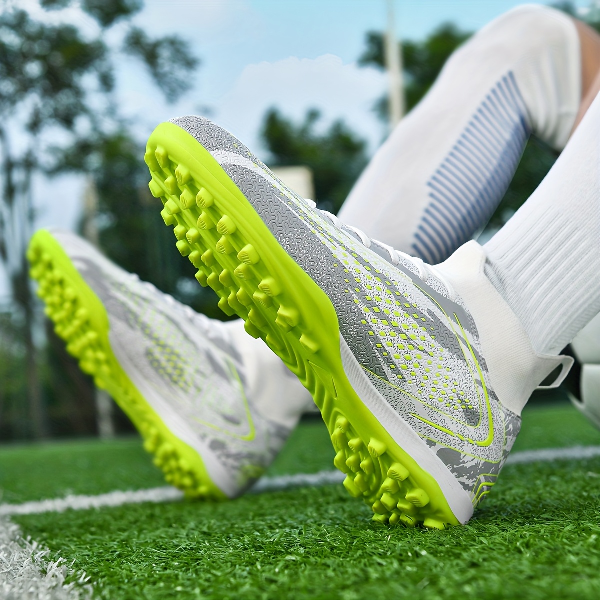 [Zapatillas deportivas] Zapatillas de fútbol populares para hombres, mujeres y adolescentes, diseñadas para partidos al aire libre en césped artificial con clavos antideslizantes TF, adecuadas para entrenamiento profesional