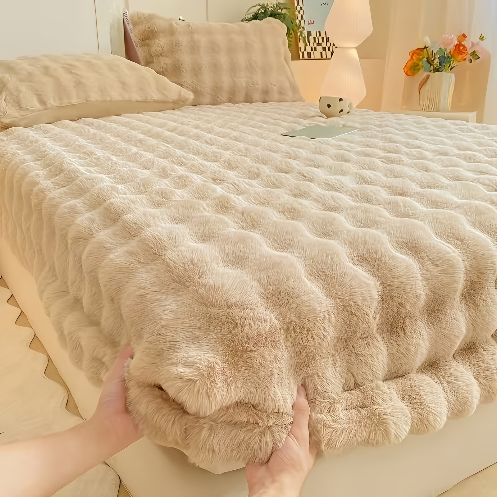 TEMU 1pc Thickened Rabbit Fur Bubble Fitted Sheet, Autumn Fleece Thickened Mattress Protector, Plush Warm Bed Cover Extra Plush 360° Wrap, Machine