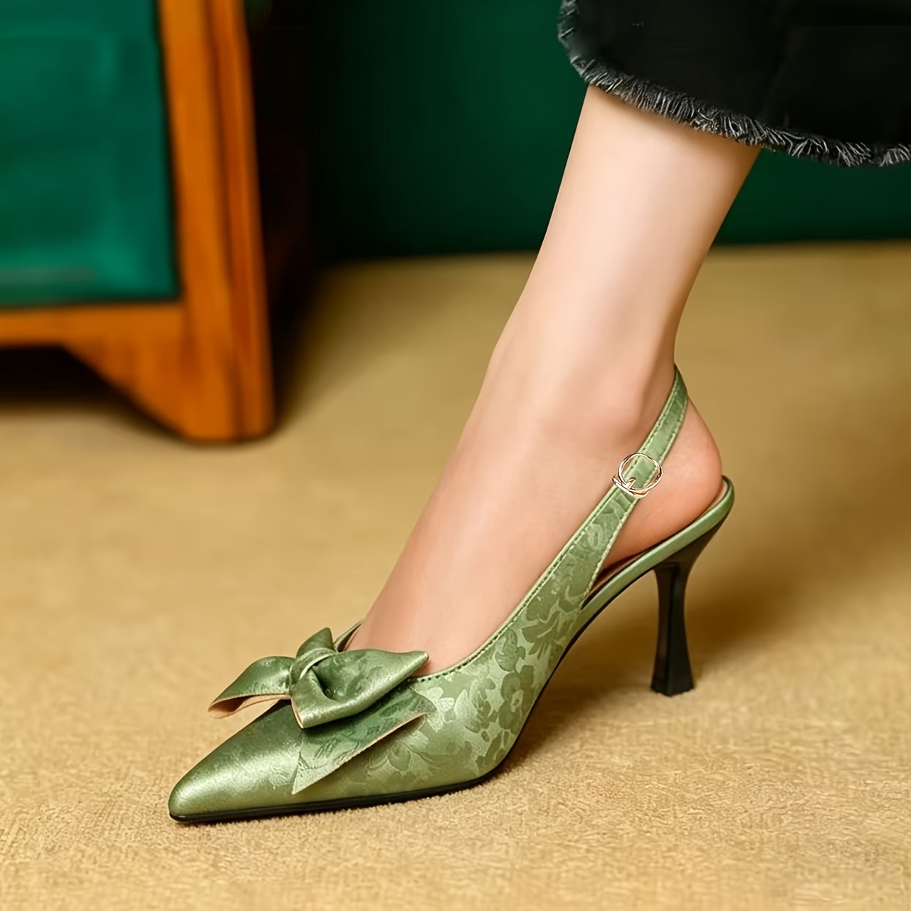 women green dress shoes sold on Temu Japan