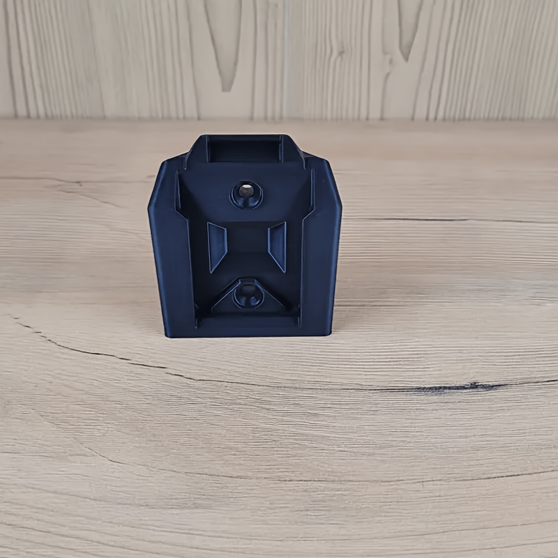 E-shop Parkside X 20V Wandmontierter Akkuhalter, Halter leicht geneigt zur Wand für einfache Batterieentnahme, Halter kann in jede an der Wand