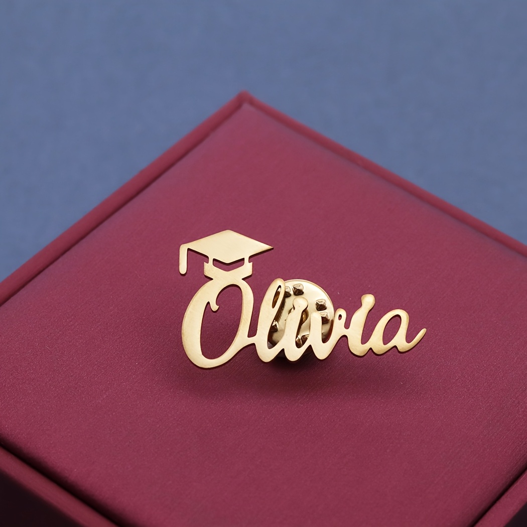 TEMU Custom Name Graduation Lapel Pin Personalized Engraved Letter Brooch Graduation Cap Pin For Class Unique Customizable Jewelry Gift For Graduates