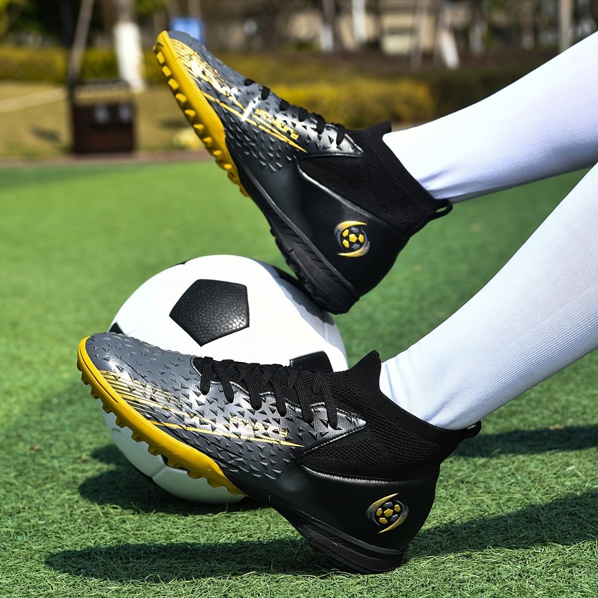 Zapatillas, Zapatos de Entrenamiento de Fútbol de Caña Alta para Hombres y Mujeres - Ligeros, Transpirables, con Cordones, Diseño Moderno - Zapatos Unisex para Todas las Estaciones | Botas de Fútbol Profesionales | Aplicables en Múltiples Superficies | Dos Colores