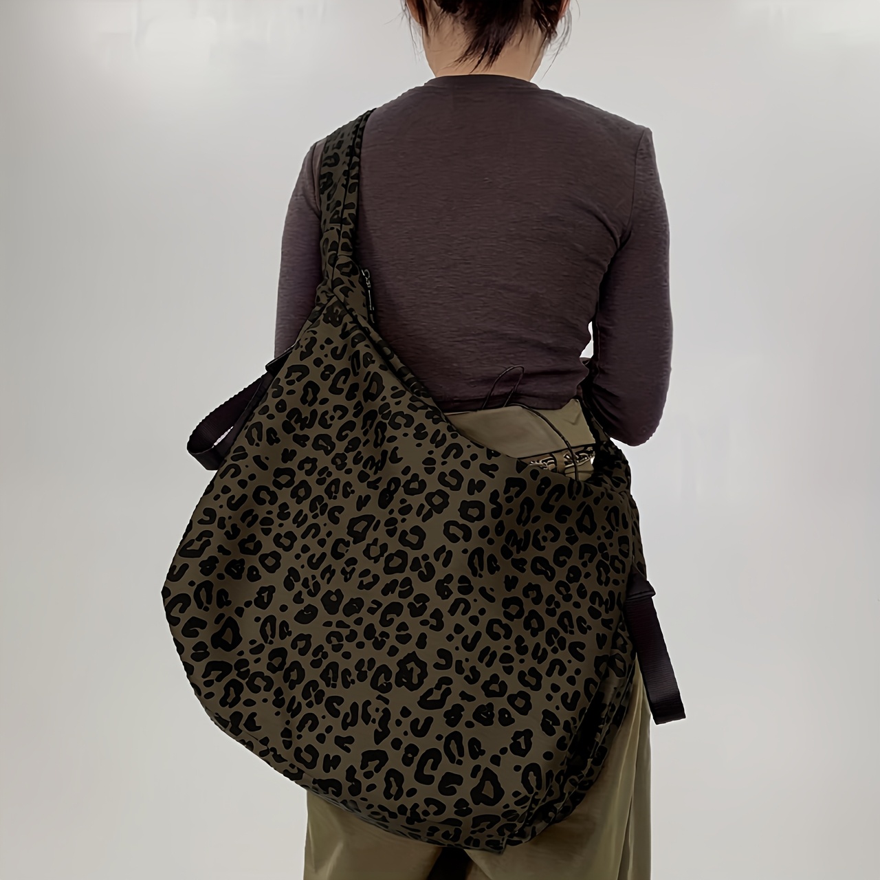 Image of Women's Leopard Print Crossbody Bag With Pockets - Thickened Chest Pocket, Adjustable Strap & Nylon Material - Handbag Suitable For Daily Use, Casual & Professional Outfits