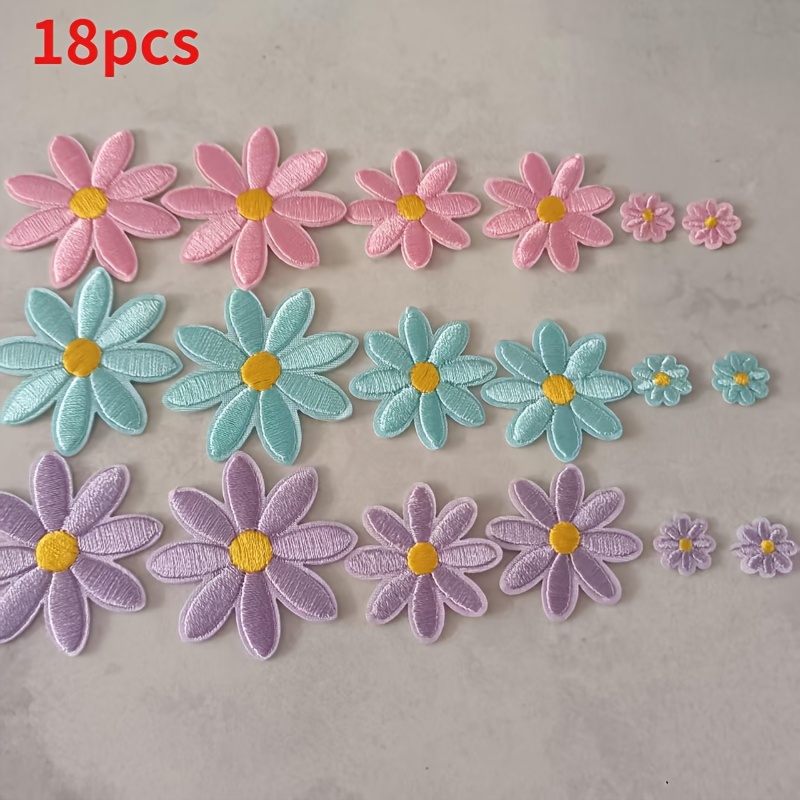 E-shop Set mit 18 Gänseblümchen-Bügelaufklebern in drei Größen, mit niedlichen und lebendigen Blumenstickereien. für den Einsatz auf , Rucksäcken,