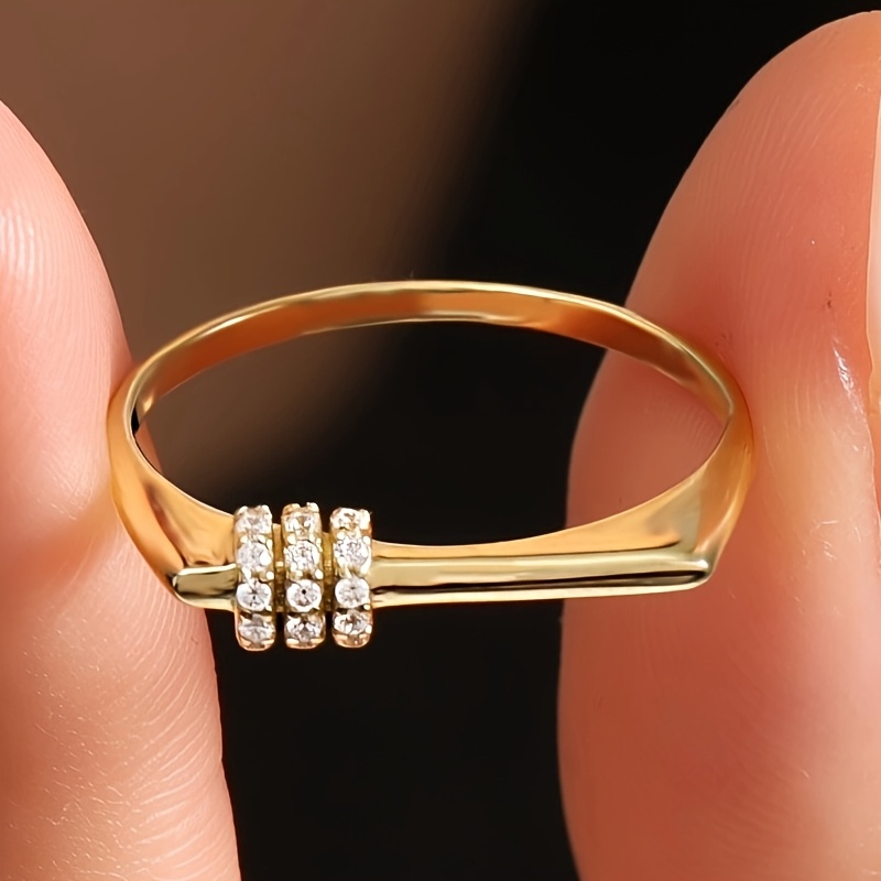 ANGOL Two-Dimensional Flat Golden Three-Claw Synthetic Zirconia Ring