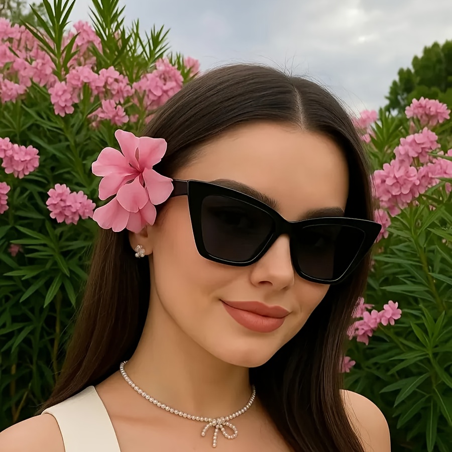 Vintage Punk Black Cat-Eye Glasses, Stylish Retro Decorative Eyewear for Women, Unique And Durable PC Glasses, Perfect for Parties And Back-To-School Season