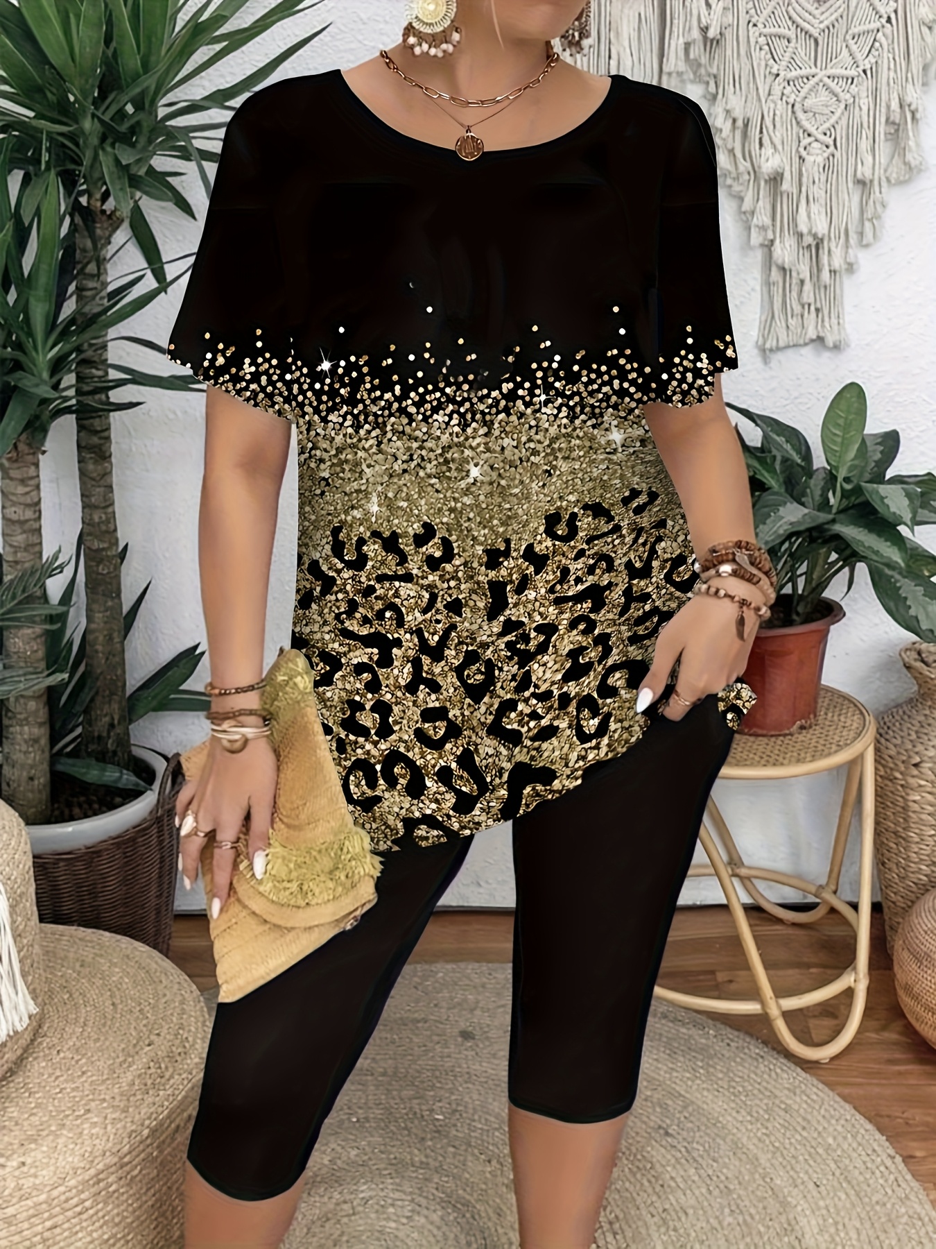 Elegant Plus Size Crew Neck T-Shirt with Floral Print - Soft Medium Stretch Fabric, Short Sleeve Top for Women, Casual Wear, All Season Tee|Floral Print Top|Comfortable Fit, Plus Size Clothing