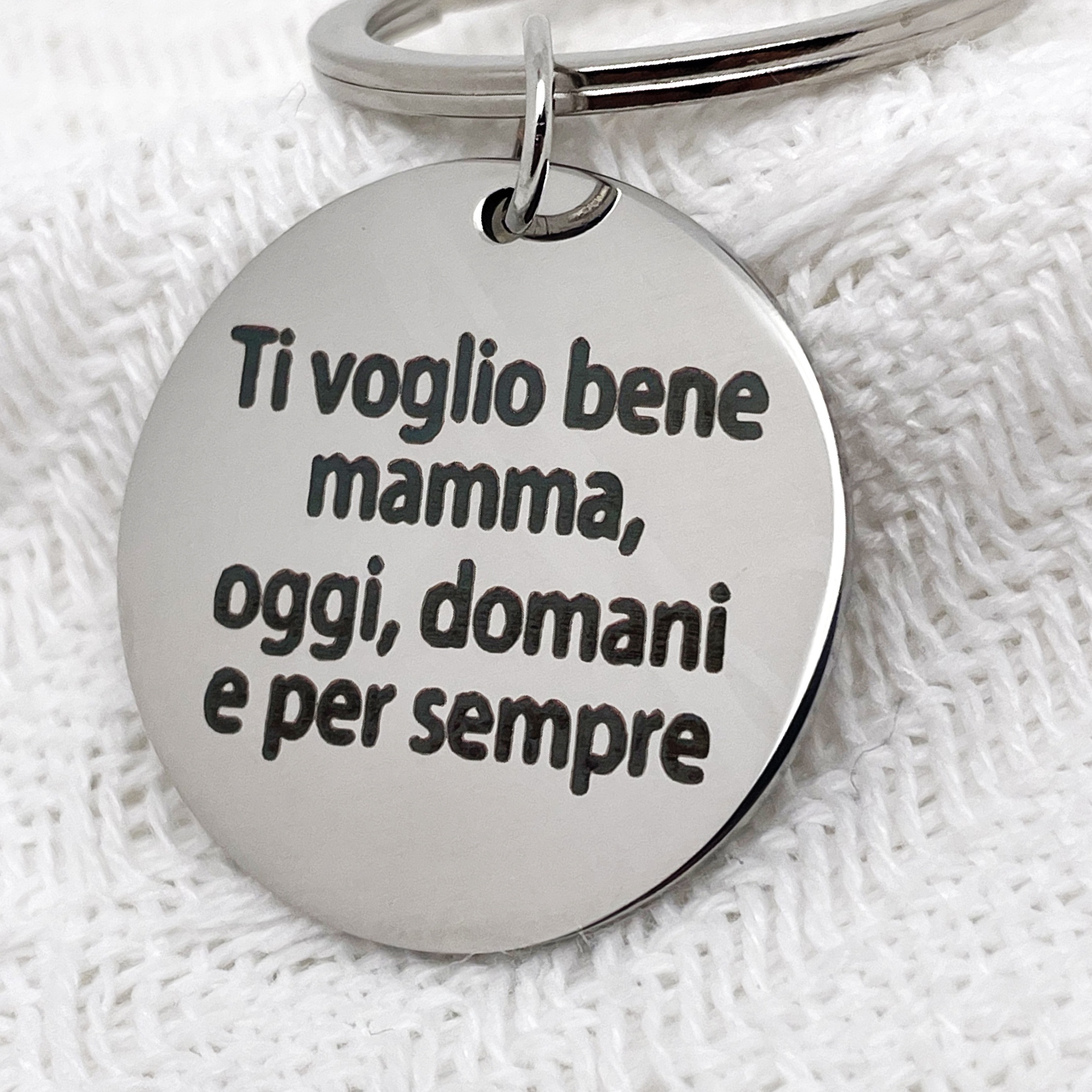 

A Keychain Gift Suitable For Mom, In Italian, For Mother's Day. Mom, I Love You.