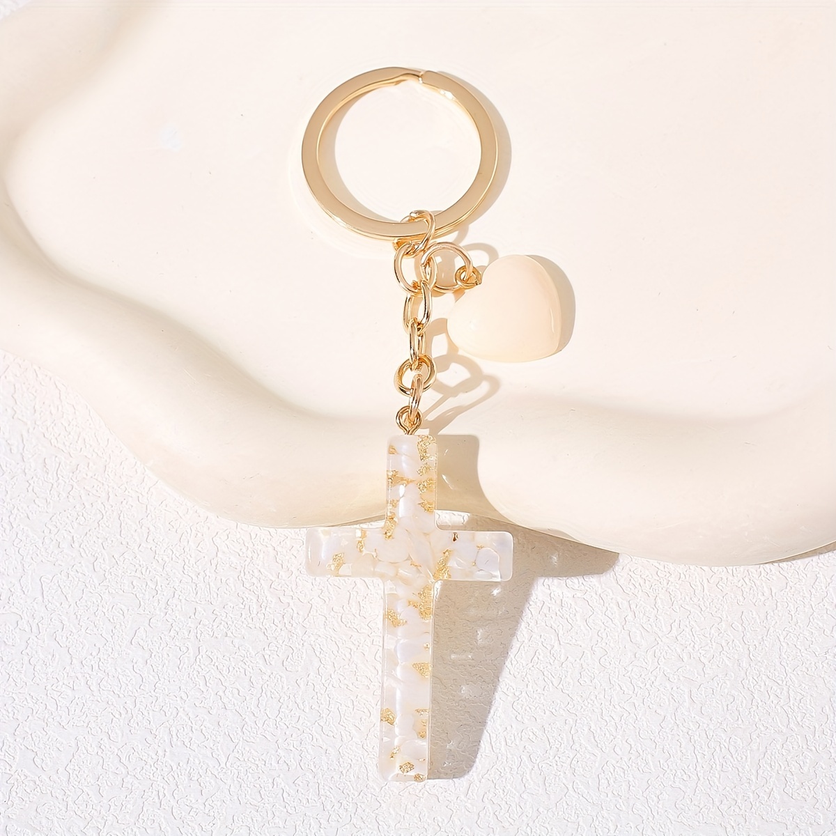 1pc Women's Fashionable New Resin Heart Cross Pendant Keychain, Women's Backpack And Wallet Charm Keyring, Christian Keychain, Catholic Easter Gift For Best Friend Or Friend, Small Gift