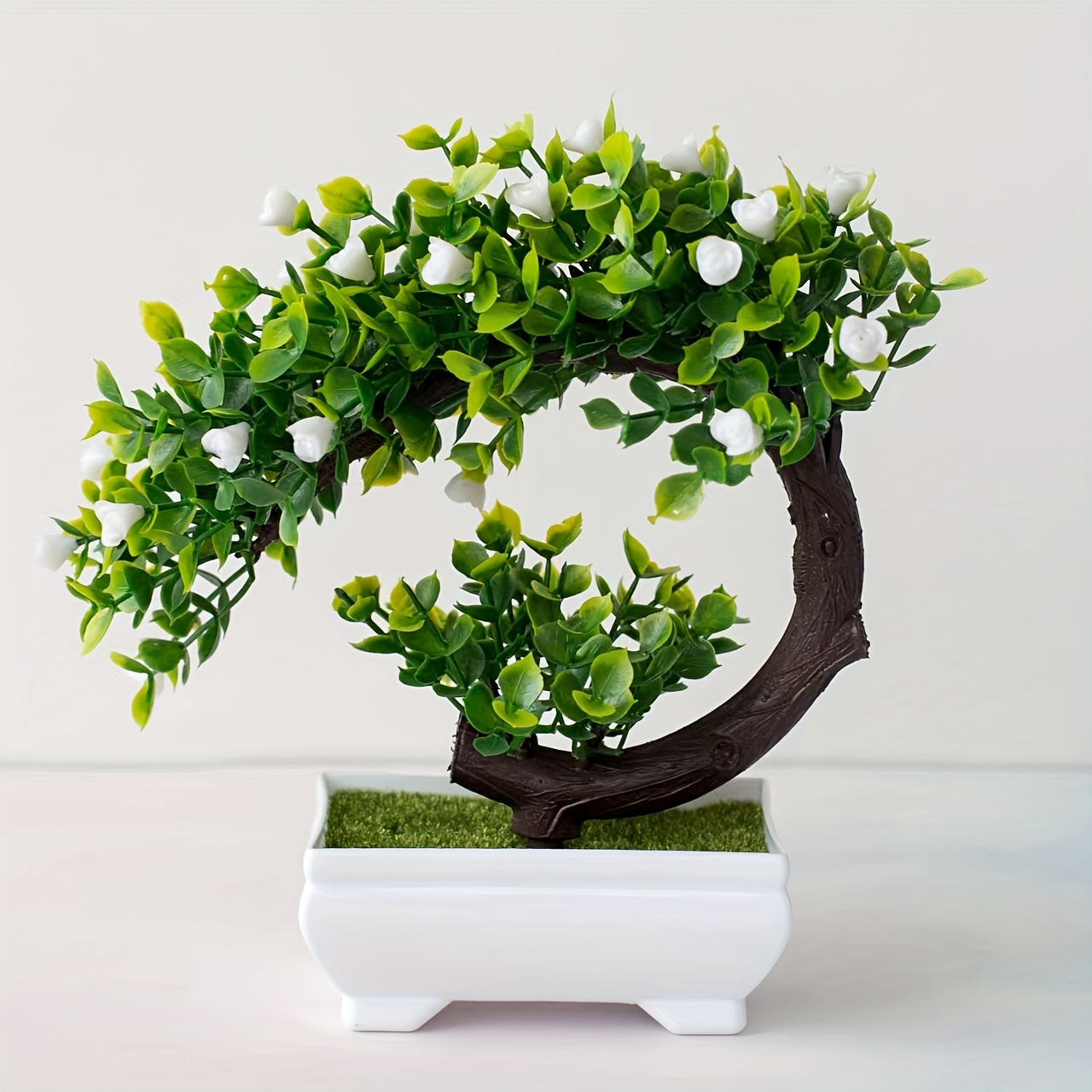Charmante mini-bonsai in de vorm van een halve maan