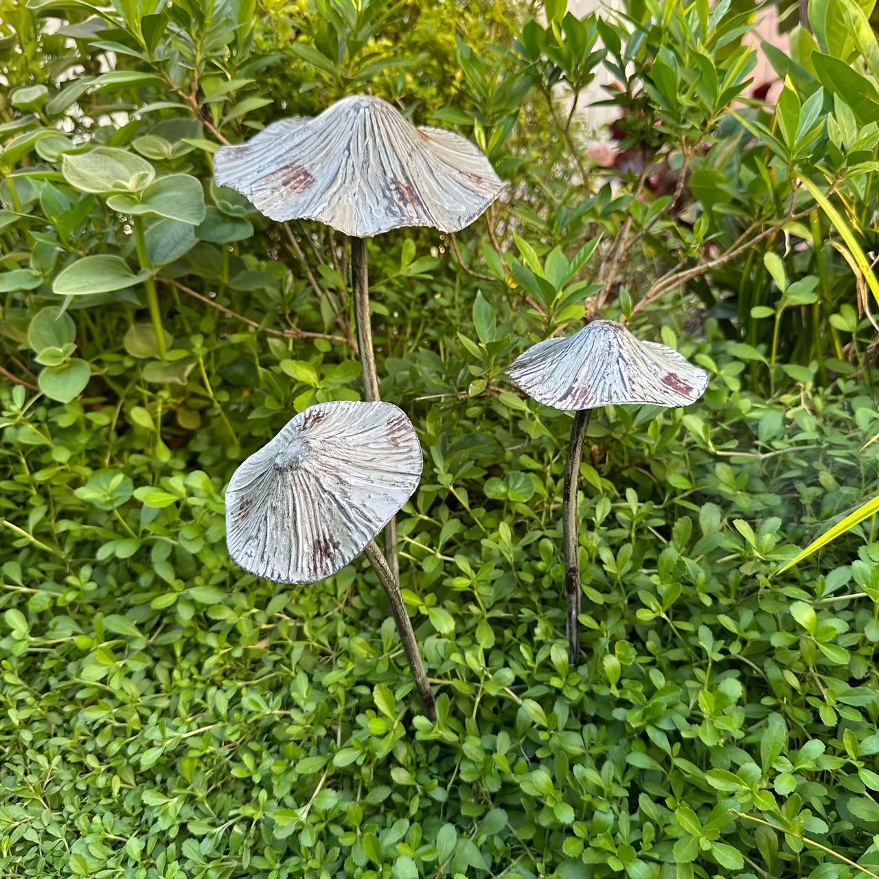 E-shop Vintage Schmiedeeisen Pilz-Gartendekor-Set - 3-teiliges Set (Ein 40,00 cm & Zwei 29,00 cm), in zwei Farben erhältlich. Ideal für rustikale