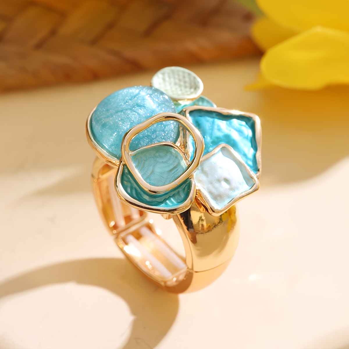 E-shop Mode Bohemischer Einfacher Stil Elastisch Verstellbarer Breiter Ring für Frauen Frühling Sommer Geometrisches Design Zinklegierung Dünne