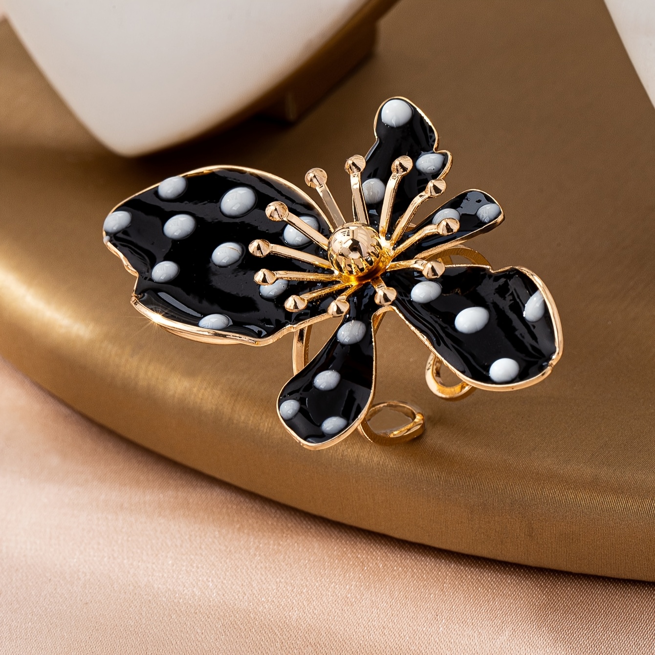 E-shop Ein vielseitiger, leichter Luxus- hochwertiger Damen-Blumenring mit charmantem Reiz