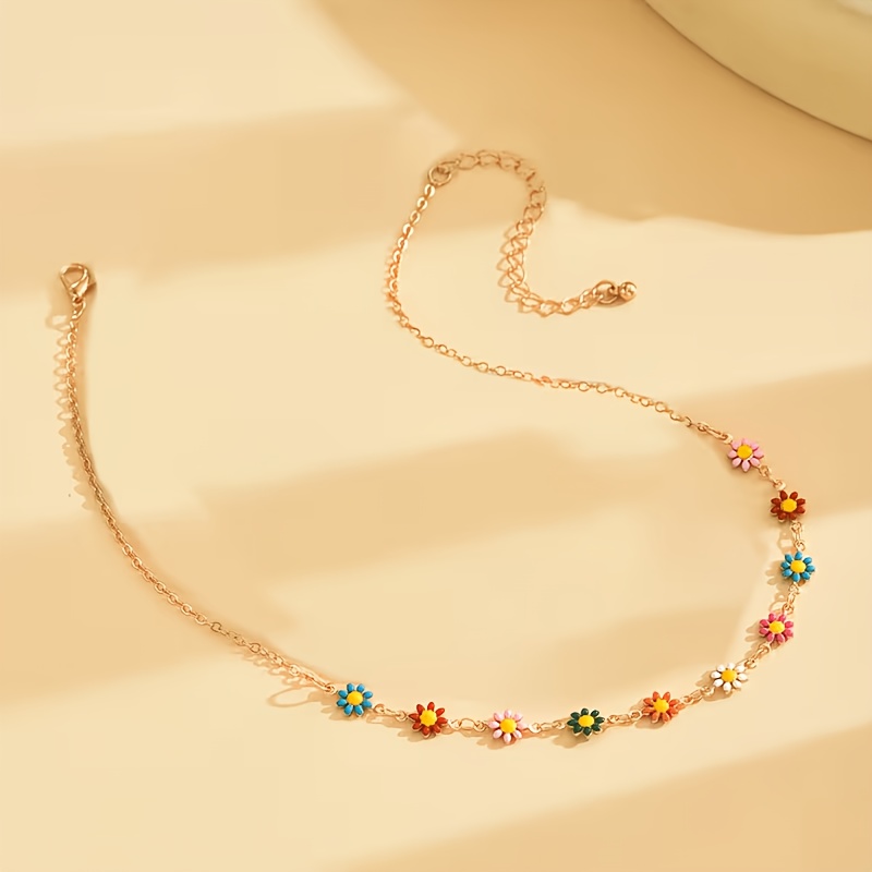 Women's Elegant Versatile Small Daisy Clavicle Necklace