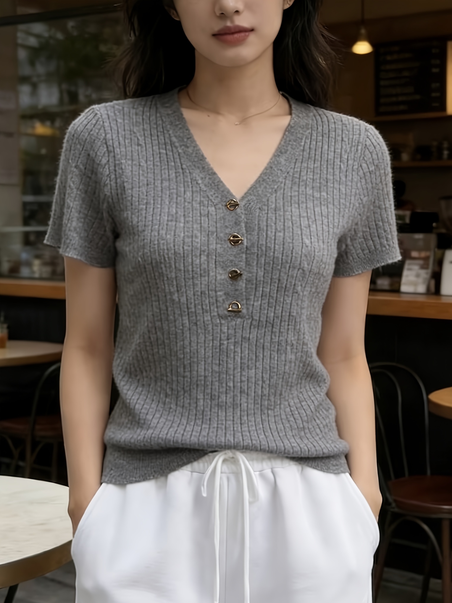 Metal Button  Shirt, a Stylish Choice for Commuting and Dating