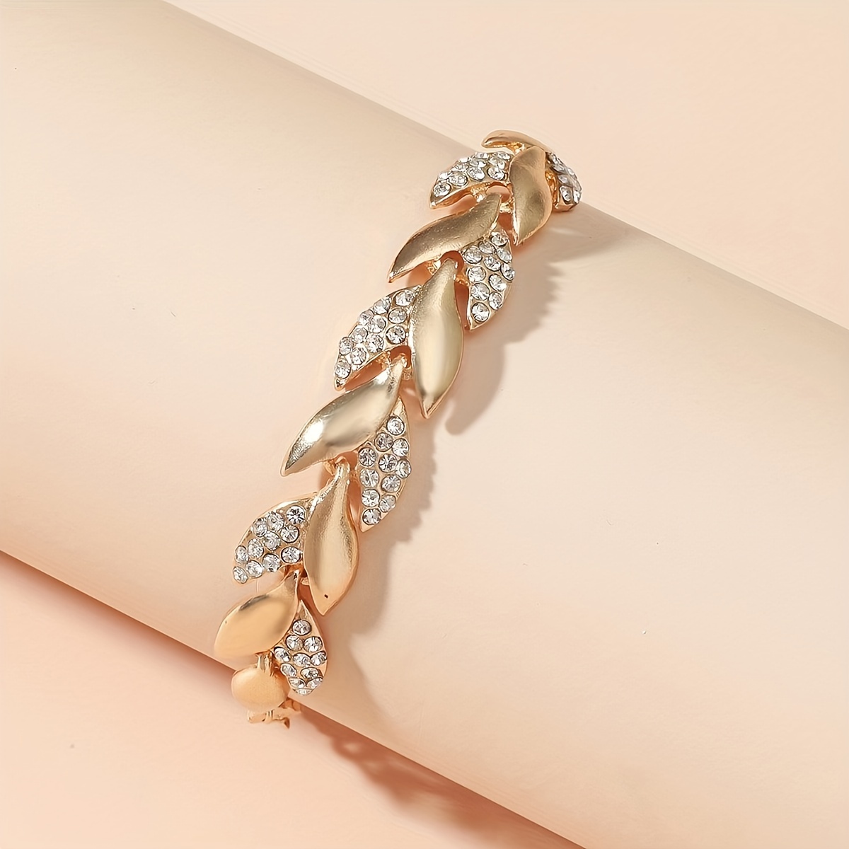 

Simple Elegant Style Leaf Pattern Shiny Rhinestone Inlaid Bracelet Copper Plated Jewelry Daily Casual