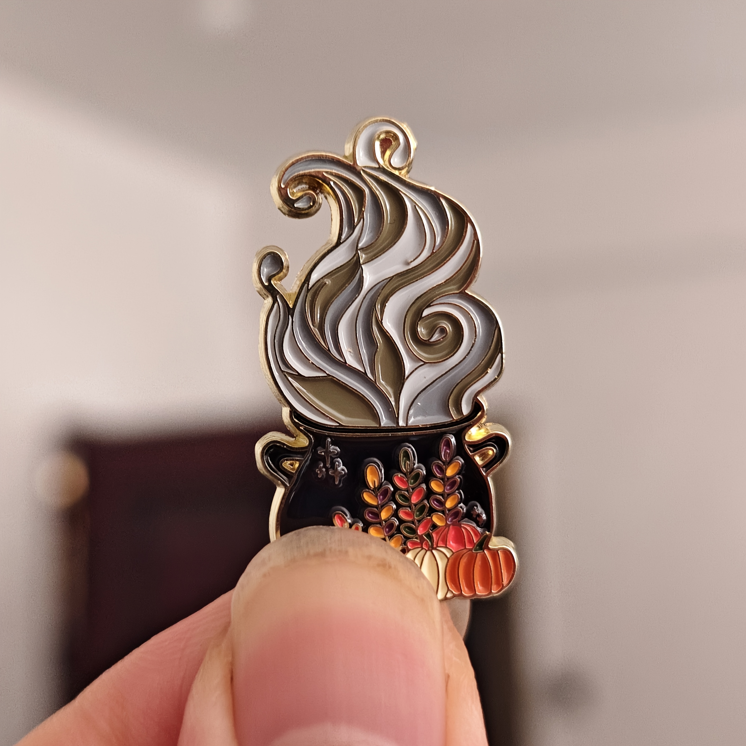 E-shop Stylische Halloween-Brosche mit großem Topf-Design, zum Dekorieren von Rucksäcken oder als Halsbänder-Anstecker, ein ideales Geschenk für