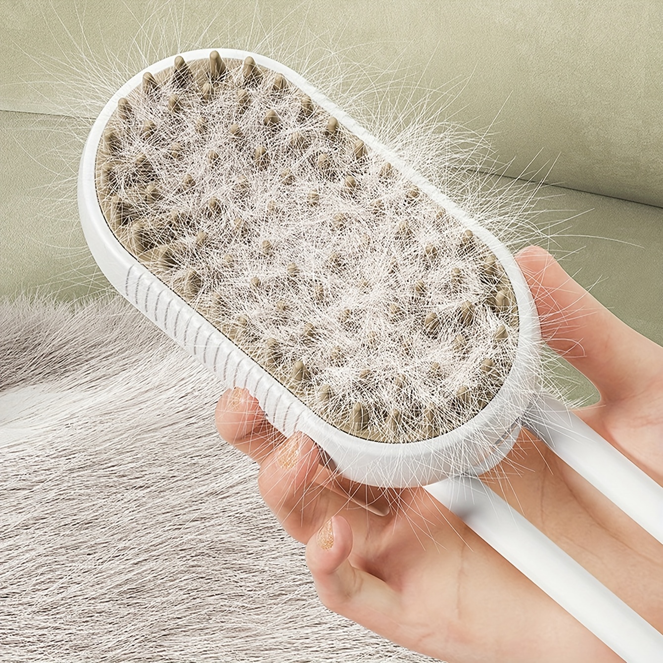 

A Pet Automatic Spray Hair Removal And Anti-static Massage Comb Suitable For Cat And Dog Grooming