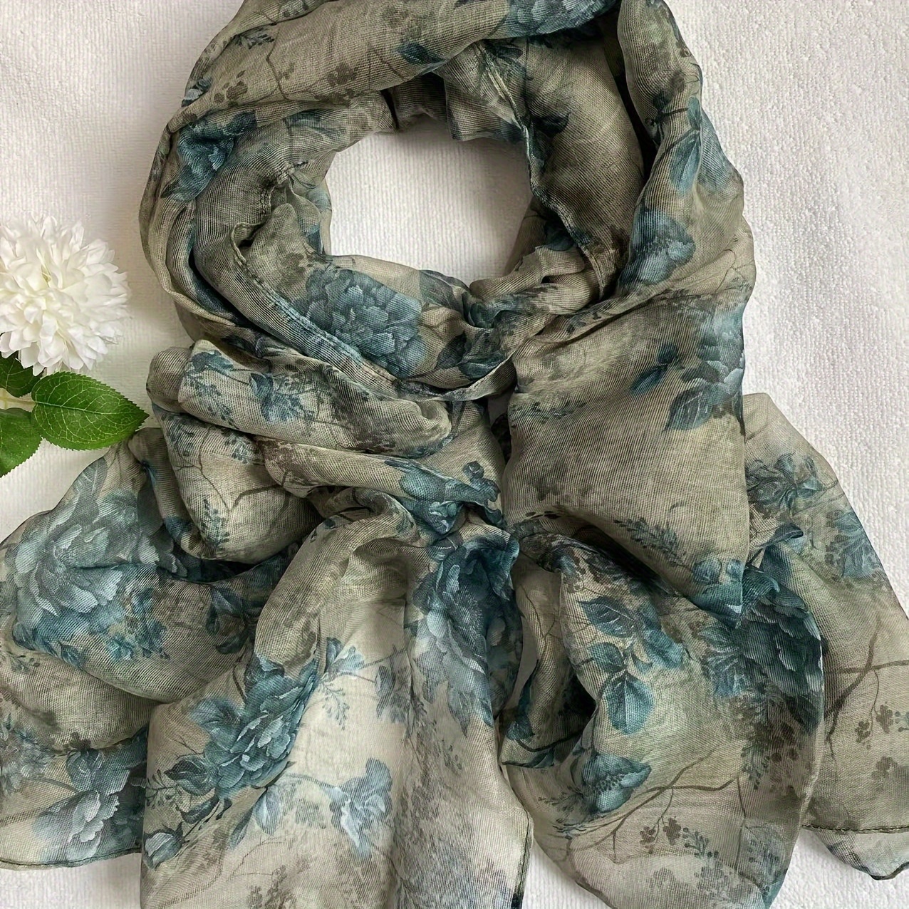 

Elegant Emerald Green Vintage-inspired Bali Yarn Scarf For Women - Lightweight, Breathable Shawl With Floral Print, Layering & Sun Protection