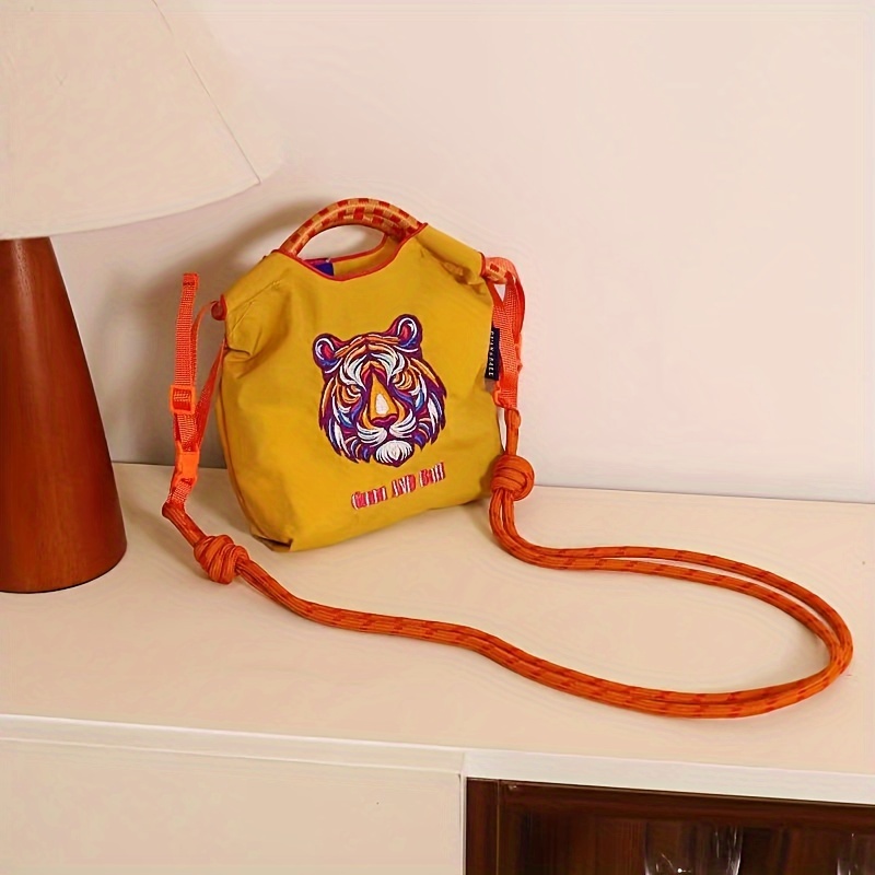 

Sac messager en nylon brodé de tigre japonais - Style décontracté, non doublé, sac de shopping à main fermeture avec bandoulière amovible - Accessoire en jaune, , bleu marine