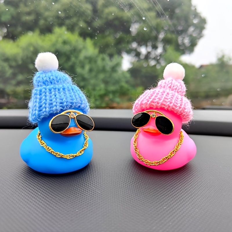 

2pcs Cute Blue And Pink Decorated Duck Car Ornaments, Dashboard Decorations, Holiday Gifts