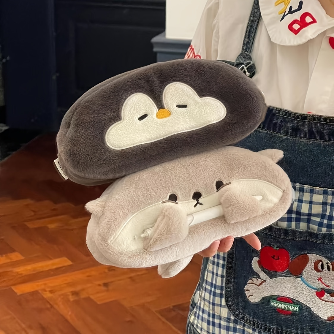 

Visually Appealing Otter Penguin Plush Pencil Case, High Aesthetic Large Capacity Stationery Box For Middle And High School Students, Pen Storage Bag, Cute Pencil Pouch