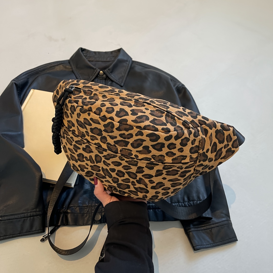 Borsa a tracolla con stampa maculata in pelo di colore Warm Tan | Dr. Martens