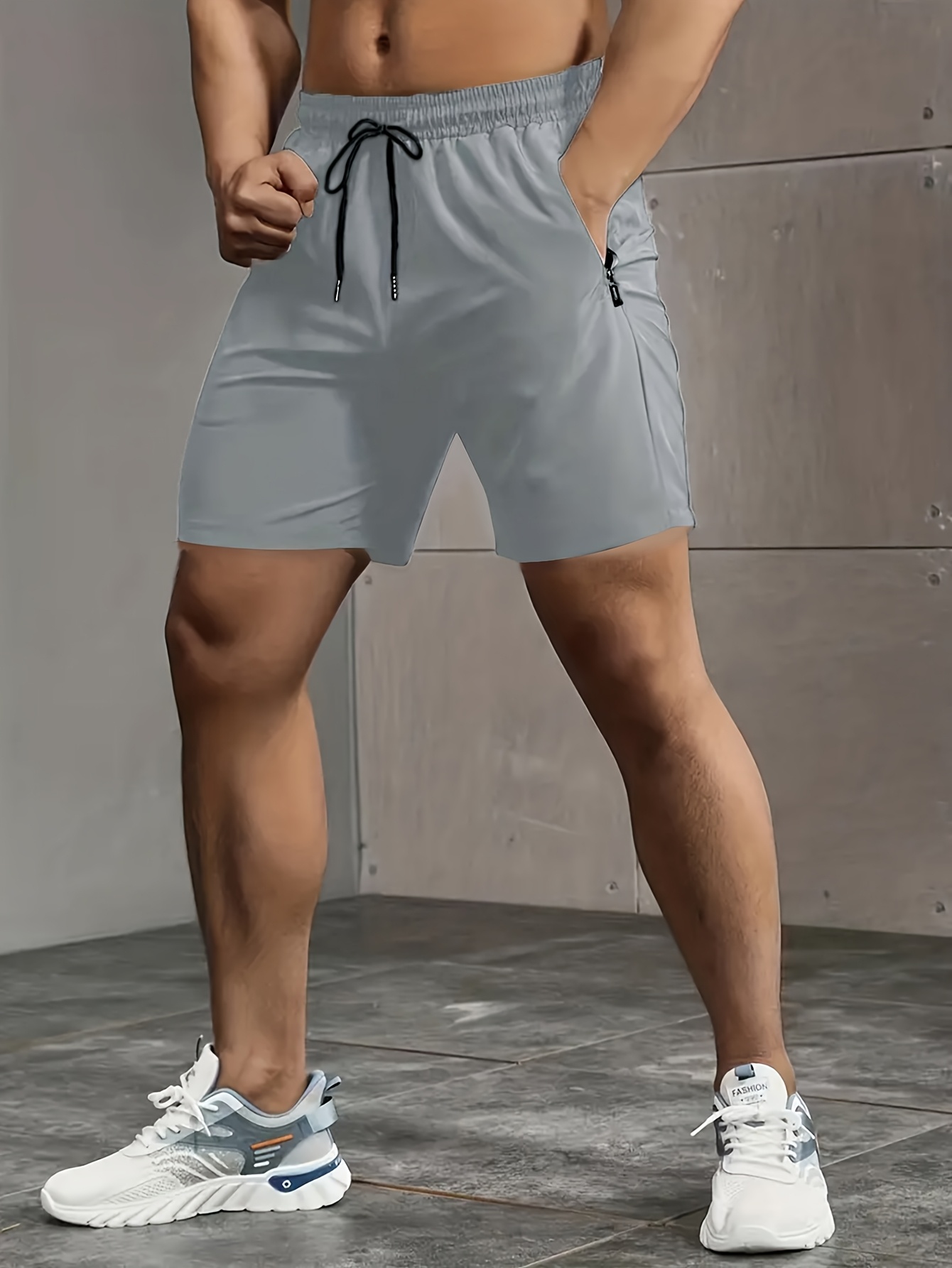 A Pair of Men'S Casual And Minimalist Style Comfortable Shorts, Featuring Letter Print Pockets And Drawstrings, Suitable for Summer Outdoor Fitness Wear, Quick-Drying Comfortable Shorts with Slightly Stretchy Elastic Waistband And Drawstring, Ideal for Gym Workouts in The Summer.