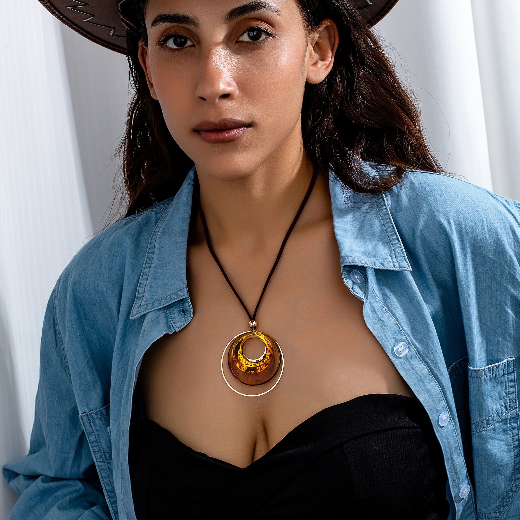 Image of A Hollow Circular Geometric Pattern Dyed Resin Pendant Western Cowboy Style Adjustable Length Women's Fashion Necklace