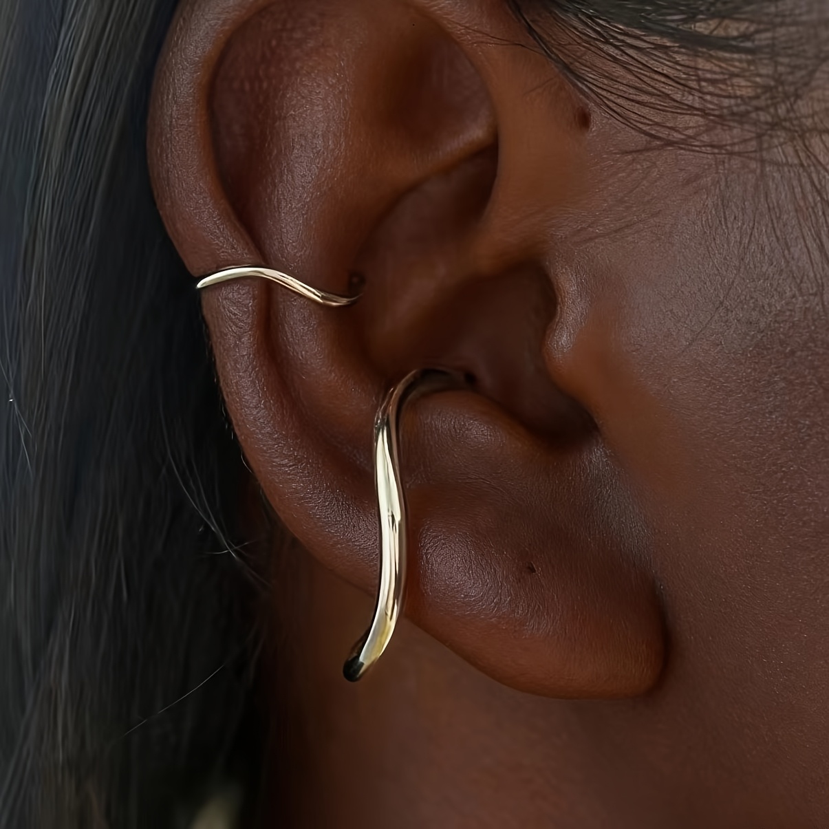 Image of 2pcs Single-ear Minimalist Asymmetrical Twisted Design Solid Color Ear Clips Copper Women' Ear Clips Suitable For Daily Vacation Party Decoration