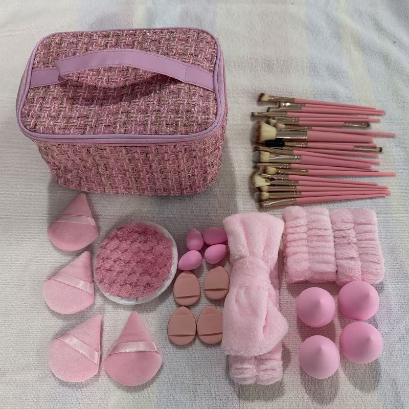 Image of A Multifunctional Makeup Brush Set That With A Travel Makeup Storage Bag And Set Of Brushes For Application And Finishing. For Beauty Salons, Perfect Gifts For Couples, Girlfriends, Or