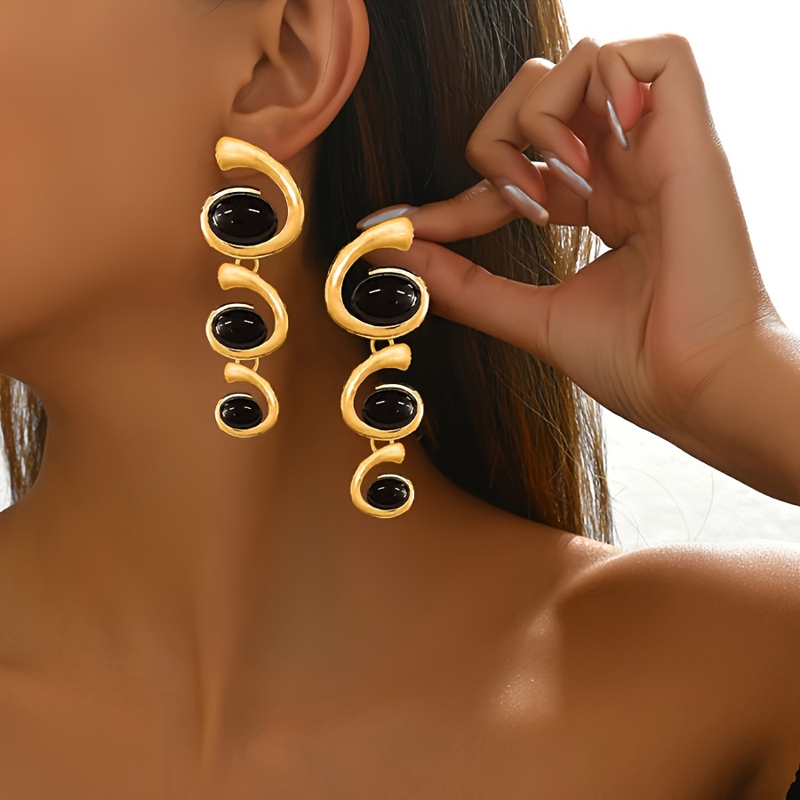 

A Pair Of Stylish Spiral Snail Shape Inlaid Black Rhinestones Multiple Sizes Gradient Arrangement Combination Earrings For Women's Daily Wear