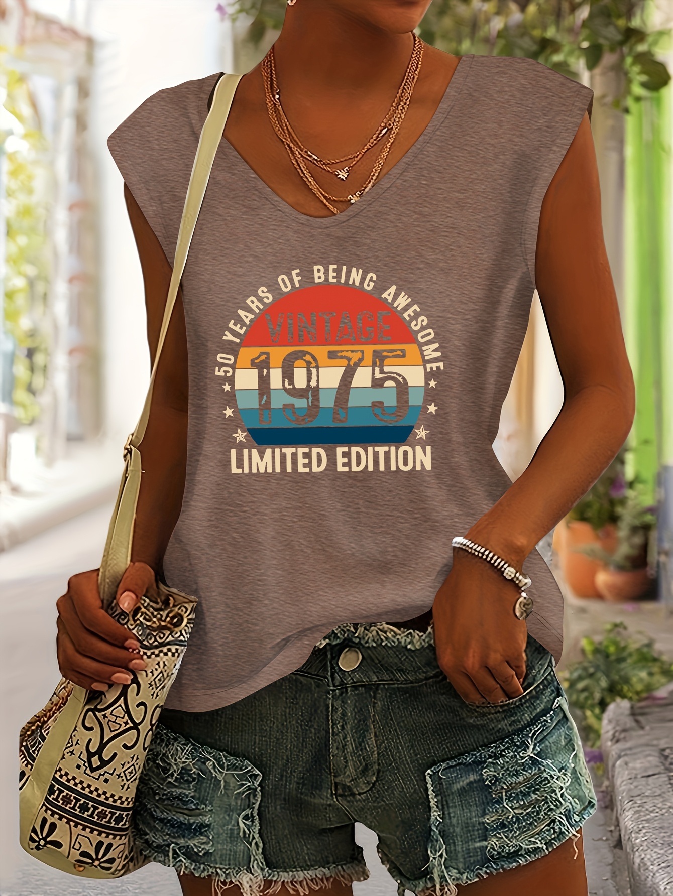 75 Years Tee Shirt 1975 Femme Vintage 1975 Graphic V Neck Tank Top