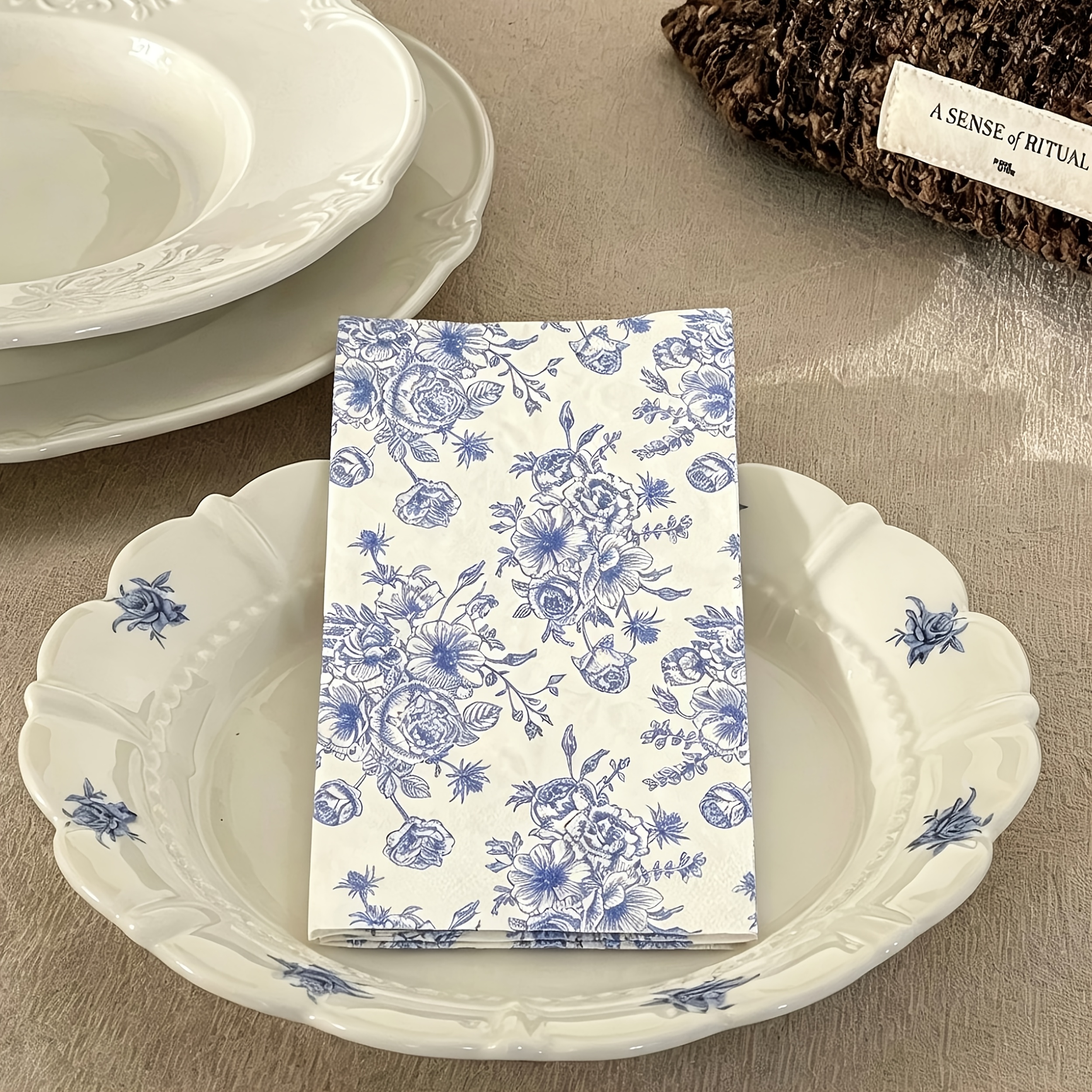 20pcs/set, New Arrival Blue And White Porcelain Floral Dinner Napkins 13x15.7inch, Wedding Tea Party Birthday Party Decoration Serviettes For Halloween、christmas