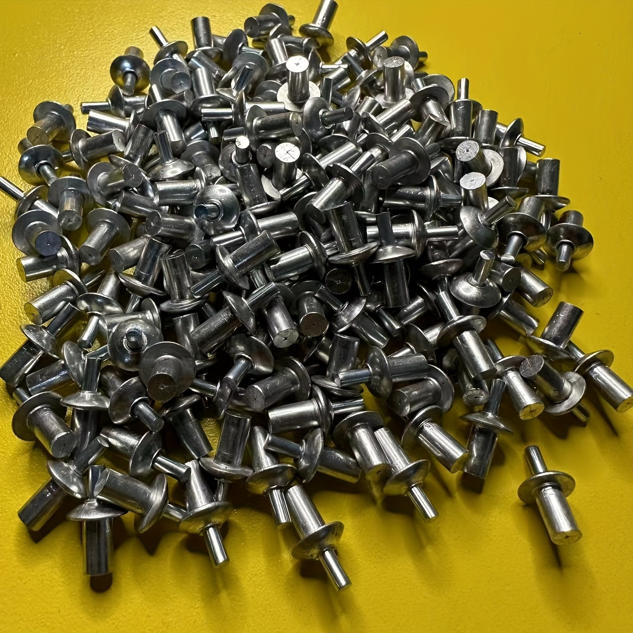 

100-pack Push-in Rivets, Aluminum Alloy Flat Round Head Hammer Drive Pin Rivets, Aluminum Exterior Finish