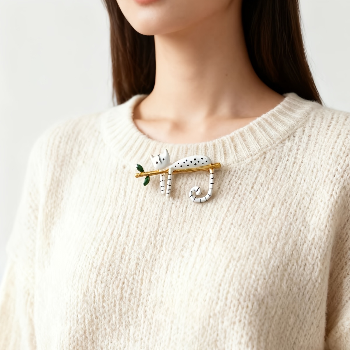 TEMU Cute Cat Brooch, Reclining White Kitten Design, Gift For Best Friend Girlfriend Birthday Holiday Present, Anti-wardrobe Brooch, Adorable