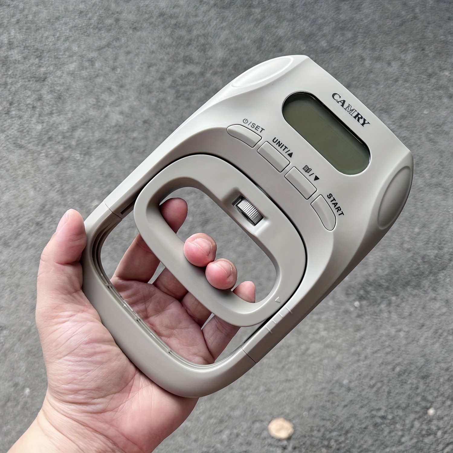 1pc Camry Digital Hand Dynamometer for Measuring Grip Strength, an Electronic Handheld Device with a Backlit LCD, Suitable for Sports, Educational Institutions, And Home Use, with a Capacity of 400Lbs/180Kg, No Batteries Required.