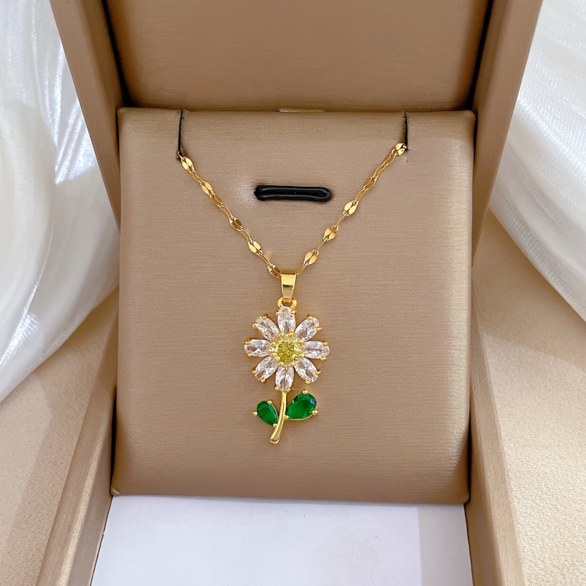 TEMU Ensemble de collier avec pendentif en , tendance, frais et élégant, pendentif floral en , collier de luxe léger, cadeau de fête d'anniversaire,