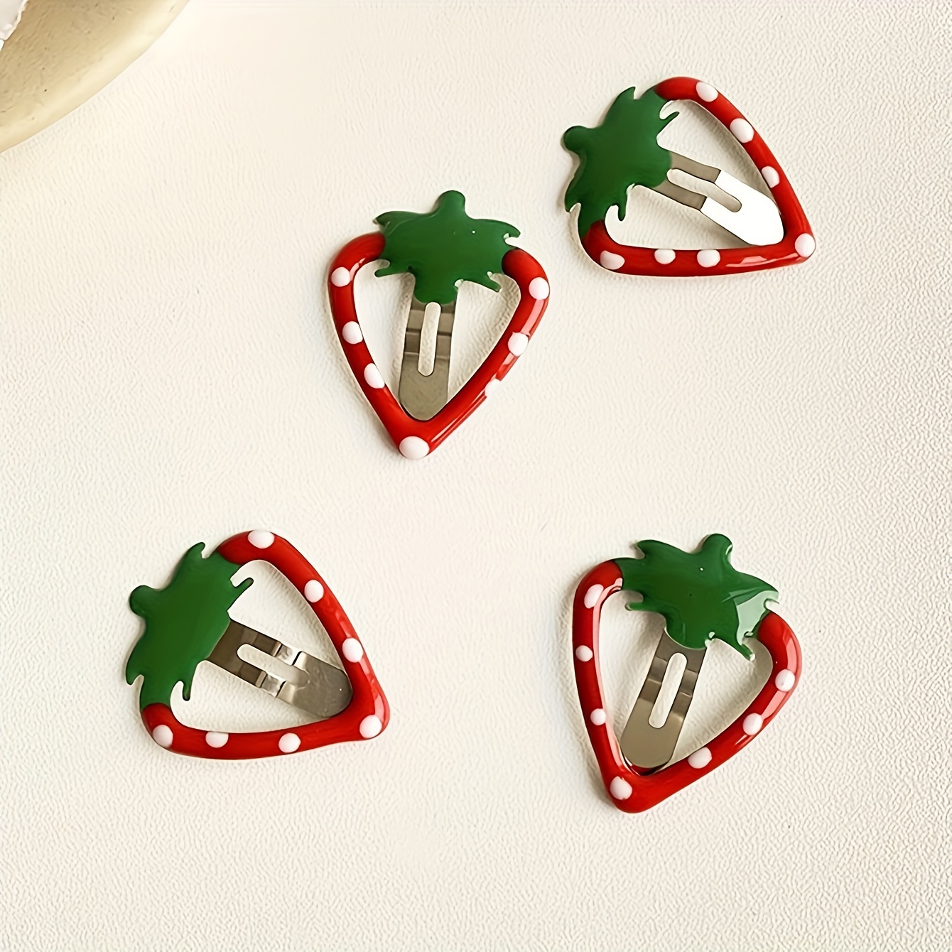 

4pcs/set Strawberry Hair Clips Cute Cartoon Fruit Shaped Hair Accessories Kawaii Y2k Style Hair Clips