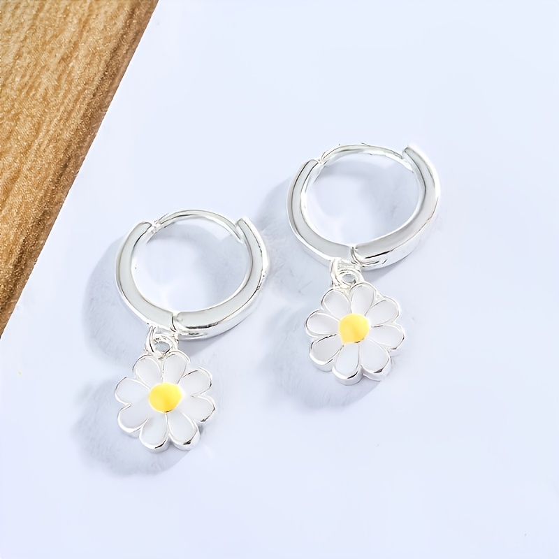 TEMU New Floral Daisy Stud Earrings, 304 Stainless Steel, Women's Short , Forest-inspired Instagram Aesthetic, Elegant And Minimalist Ear Jewelry,