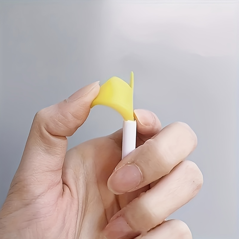 1 mascara   applicator tool multi functional eyelash and eyeshadow aid pad reusable silicone eyeliner stencil quick eye makeup tool Product details 4