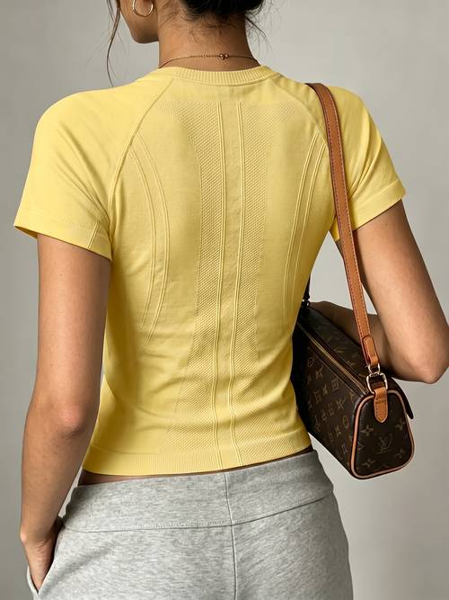baju-t lengan pendek wanita yoga sukan tanpa jahitan; baju yoga seakan tidak berpakaian lengan pendek; baju pilates regangan larian bernafas kecergasan; sesuai untuk , kecergasan, larian, berbasikal, pakaian , studio