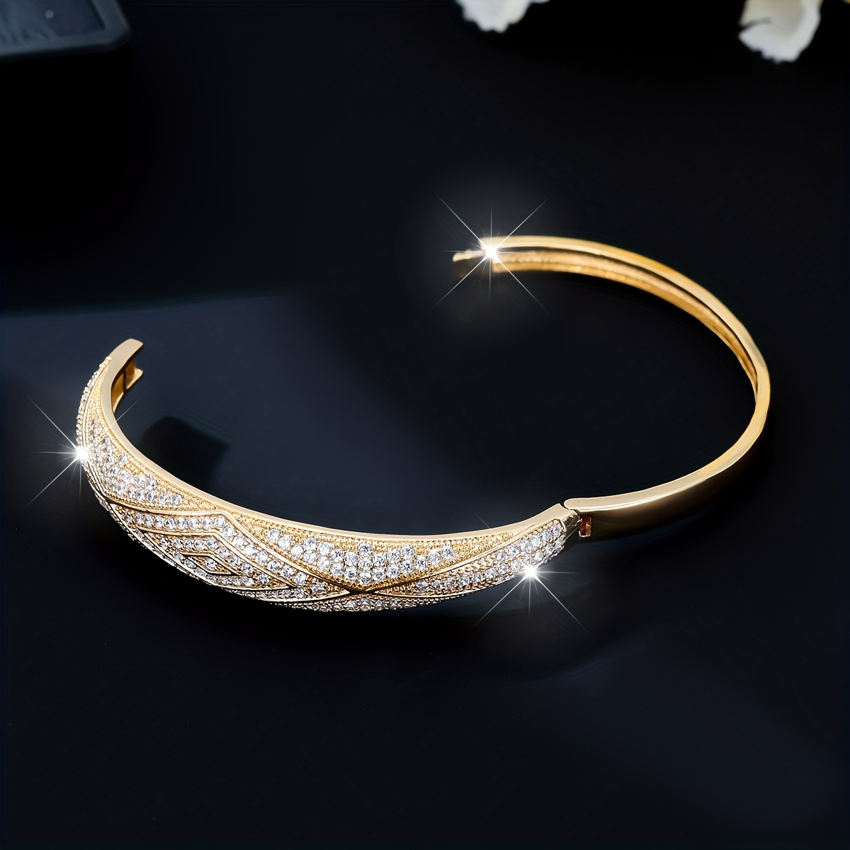 High End Texture Split Flower Women's Bracelet