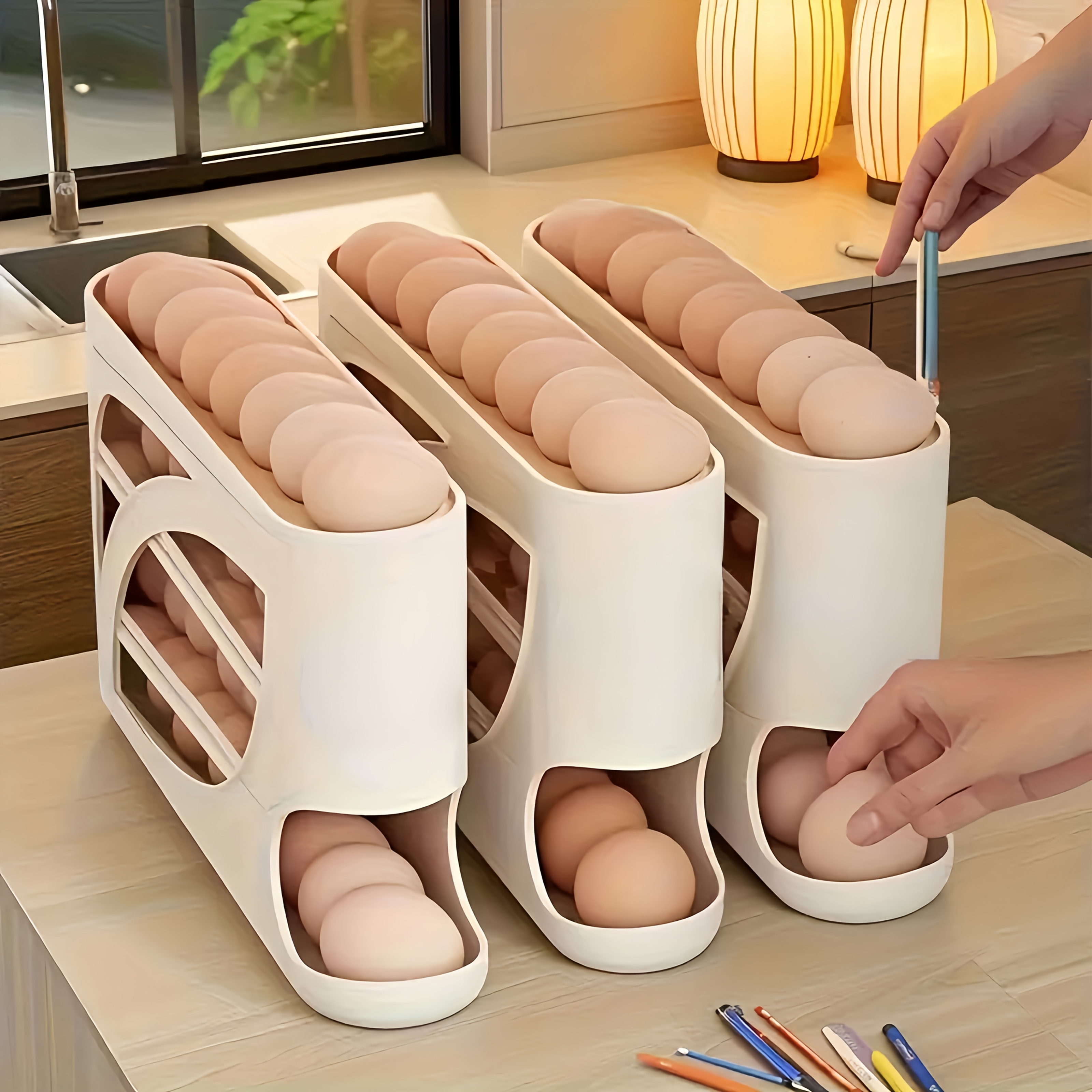 Présentoir à œufs roulant à 4 niveaux - Conception de porte latérale peu encombrante, peut contenir 30 œufs, surface lisse et brillante, poignée pratique | Convient pour le rangement dans la cuisine et le réfrigérateur | Ajouts de cuisine modernes | Matériau plastique durable