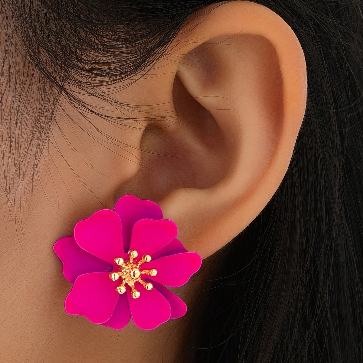 

Une Paire de Boucles d'Oreilles à Fleurs Peintes à la Brosse de Style Vacances Adaptées à de Voyage Féminine